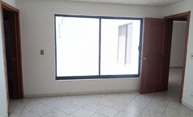 3 RECAMARAS MAS CUARTO DE SERVICIO, TODOS CON BAÑO COMPLETO. ESPACIOS MUY AMPLIOS 185 M2 TOTALES. A 2 CUADRAS DE PLAZA DEL ANGEL