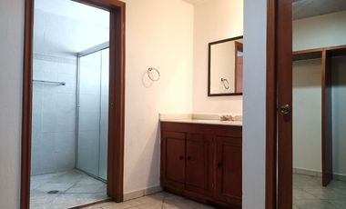 3 RECAMARAS MAS CUARTO DE SERVICIO, TODOS CON BAÑO COMPLETO. ESPACIOS MUY AMPLIOS 185 M2 TOTALES. A 2 CUADRAS DE PLAZA DEL ANGEL