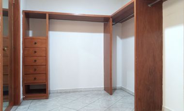 3 RECAMARAS MAS CUARTO DE SERVICIO, TODOS CON BAÑO COMPLETO. ESPACIOS MUY AMPLIOS 185 M2 TOTALES. A 2 CUADRAS DE PLAZA DEL ANGEL