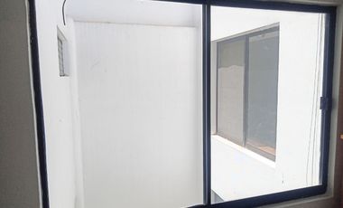 3 RECAMARAS MAS CUARTO DE SERVICIO, TODOS CON BAÑO COMPLETO. ESPACIOS MUY AMPLIOS 185 M2 TOTALES. A 2 CUADRAS DE PLAZA DEL ANGEL
