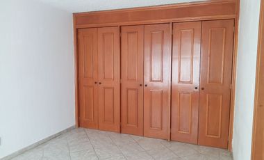 3 RECAMARAS MAS CUARTO DE SERVICIO, TODOS CON BAÑO COMPLETO. ESPACIOS MUY AMPLIOS 185 M2 TOTALES. A 2 CUADRAS DE PLAZA DEL ANGEL