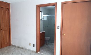 3 RECAMARAS MAS CUARTO DE SERVICIO, TODOS CON BAÑO COMPLETO. ESPACIOS MUY AMPLIOS 185 M2 TOTALES. A 2 CUADRAS DE PLAZA DEL ANGEL