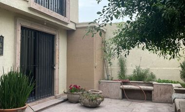 HERMOSA RESIDENCIA EN VENTA  2 PLANTAS ,CON RECAMARA EN PLANTA BAJA , CERCA DE COLEGIO DE PRESTIGIO EN SALTILLO COAH¡