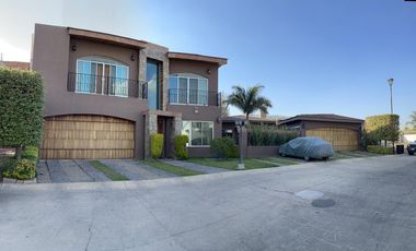 HERMOSA RESIDENCIA VIP EN PROVENZA RESIDENCIAL