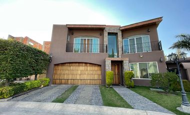 HERMOSA RESIDENCIA VIP EN PROVENZA RESIDENCIAL