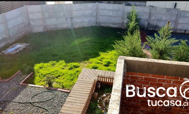 Hermosa casa grande y con amplio terreno  condominio Hacienda Limay Buin