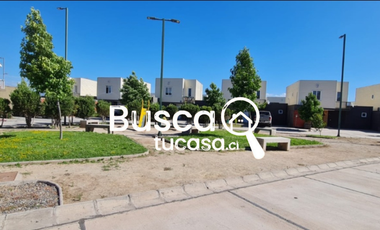 Hermosa casa grande y con amplio terreno  condominio Hacienda Limay Buin