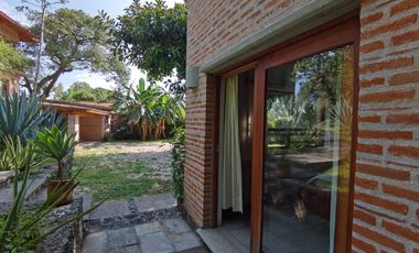 * INCREÍBLE CASA ESTILO EUROPEO CON UBICACIÓN Y VISTA PRIVILEGIADA EN TEPOZ