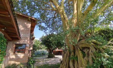* INCREÍBLE CASA ESTILO EUROPEO CON UBICACIÓN Y VISTA PRIVILEGIADA EN TEPOZ