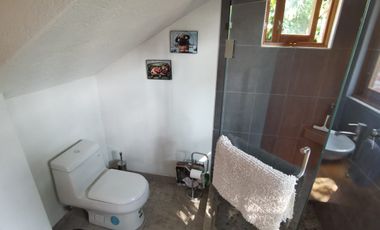 * INCREÍBLE CASA ESTILO EUROPEO CON UBICACIÓN Y VISTA PRIVILEGIADA EN TEPOZ