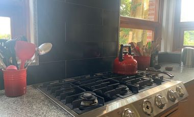 * INCREÍBLE CASA ESTILO EUROPEO CON UBICACIÓN Y VISTA PRIVILEGIADA EN TEPOZ