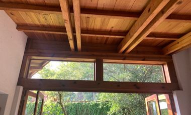 * INCREÍBLE CASA ESTILO EUROPEO CON UBICACIÓN Y VISTA PRIVILEGIADA EN TEPOZ