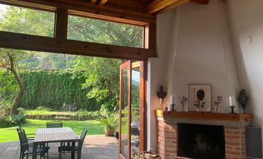 * INCREÍBLE CASA ESTILO EUROPEO CON UBICACIÓN Y VISTA PRIVILEGIADA EN TEPOZ