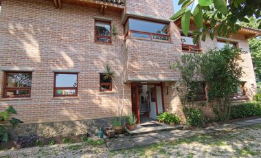 * INCREÍBLE CASA ESTILO EUROPEO CON UBICACIÓN Y VISTA PRIVILEGIADA EN TEPOZ