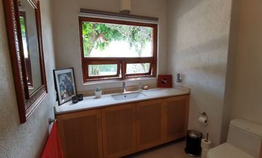 * INCREÍBLE CASA ESTILO EUROPEO CON UBICACIÓN Y VISTA PRIVILEGIADA EN TEPOZ