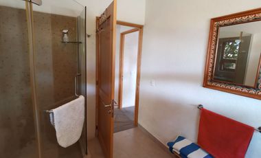 * INCREÍBLE CASA ESTILO EUROPEO CON UBICACIÓN Y VISTA PRIVILEGIADA EN TEPOZ