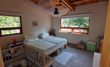 * INCREÍBLE CASA ESTILO EUROPEO CON UBICACIÓN Y VISTA PRIVILEGIADA EN TEPOZ