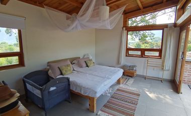 * INCREÍBLE CASA ESTILO EUROPEO CON UBICACIÓN Y VISTA PRIVILEGIADA EN TEPOZ