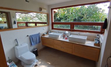 * INCREÍBLE CASA ESTILO EUROPEO CON UBICACIÓN Y VISTA PRIVILEGIADA EN TEPOZ