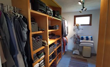 * INCREÍBLE CASA ESTILO EUROPEO CON UBICACIÓN Y VISTA PRIVILEGIADA EN TEPOZ