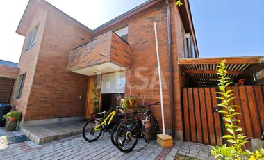 CASA 5 HABITACIONES/3 BAÑOS EN AVENIDA LAS PERDICES 4760, CONDOMNIO CERRADO, PEÑALOLÉN