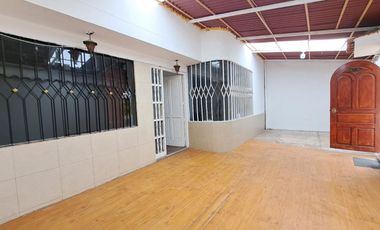 SE VENDE CASA DE 2 PISOS – SANTA ÚRSULA, CUSCO