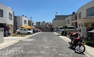 CASA EN CONJUNTO CERRADO SOBRE AV. PRINCIPAL CUAUTLANCINGO