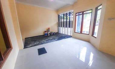 TURUN HARGA!! Rumah 2 Lantai Siap Huni, hanya 600 m dari Sleman City Hall