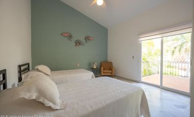 Casa en venta en Punta Pelicanos, La Cruz de Huanacaxtle.