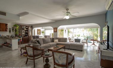 Casa en venta en Punta Pelicanos, La Cruz de Huanacaxtle.