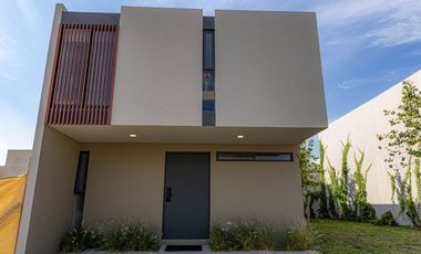 CASA EN VENTA ZIRÉ CERCA DE LA ANÁHUAC