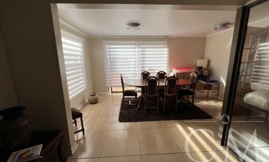 Se vende amplia casa sector Costa Laguna