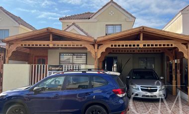 Se vende amplia casa sector Costa Laguna