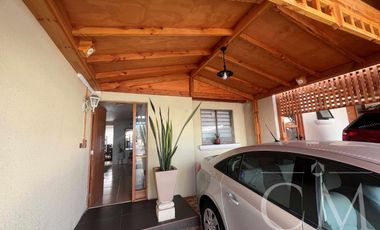 Se vende amplia casa sector Costa Laguna