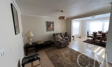 Se vende amplia casa sector Costa Laguna