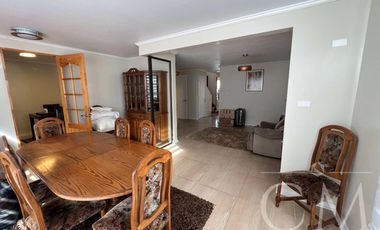 Se vende amplia casa sector Costa Laguna