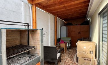 Se vende amplia casa sector Costa Laguna