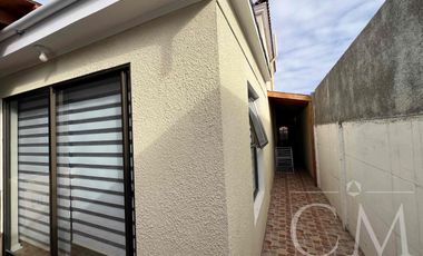Se vende amplia casa sector Costa Laguna