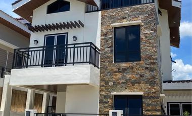 FOR SALE: 6 BEDROOM HOUSE AND LOT IN SOUTH FORBES VILLAS, SILANG, CAVITE