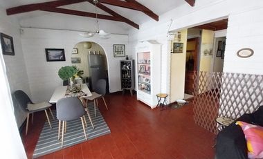 En venta casa 80 m2 / 247m2 terreno 3D 2B comuna de La Florida sector avenida la florida hacia cordillera