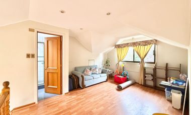 Se arrienda casa en Condominio cerrado, 5 piezas y 4 baños, sector oriente, Av. España, Curicó