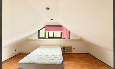 Se arrienda casa en Condominio cerrado, 5 piezas y 4 baños, sector oriente, Av. España, Curicó
