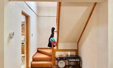 Se arrienda casa en Condominio cerrado, 5 piezas y 4 baños, sector oriente, Av. España, Curicó