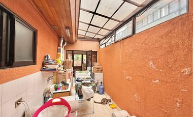 Se arrienda casa en Condominio cerrado, 5 piezas y 4 baños, sector oriente, Av. España, Curicó