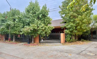 Se arrienda casa en Condominio cerrado, 5 piezas y 4 baños, sector oriente, Av. España, Curicó