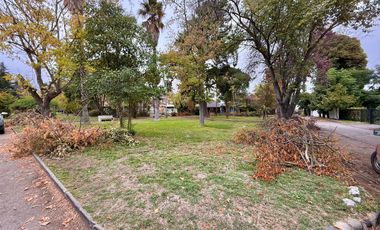Se arrienda casa en Condominio cerrado, 5 piezas y 4 baños, sector oriente, Av. España, Curicó
