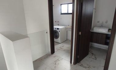 PRECIOSA CASA RESIDENCIAL