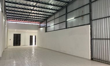 Se renta local comercial o bodega sobre avenida en el centro de Mérida Yucatán