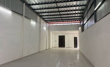 Se renta local comercial o bodega sobre avenida en el centro de Mérida Yucatán