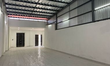 Se renta local comercial o bodega sobre avenida en el centro de Mérida Yucatán